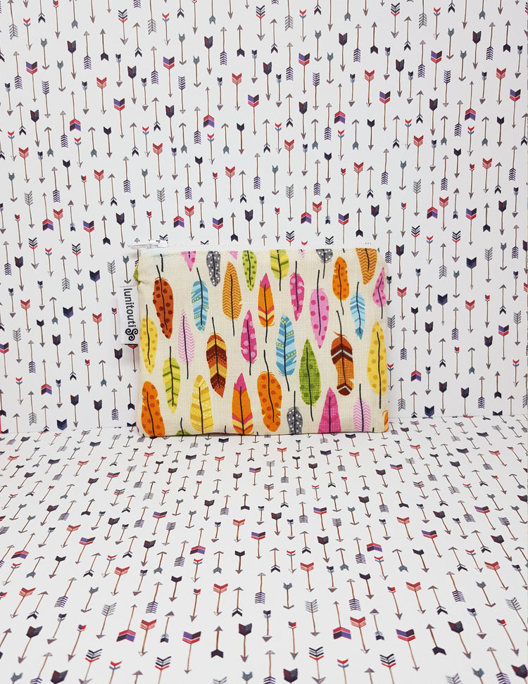Sac à collations plumes. Vendu chez Tah-dah !