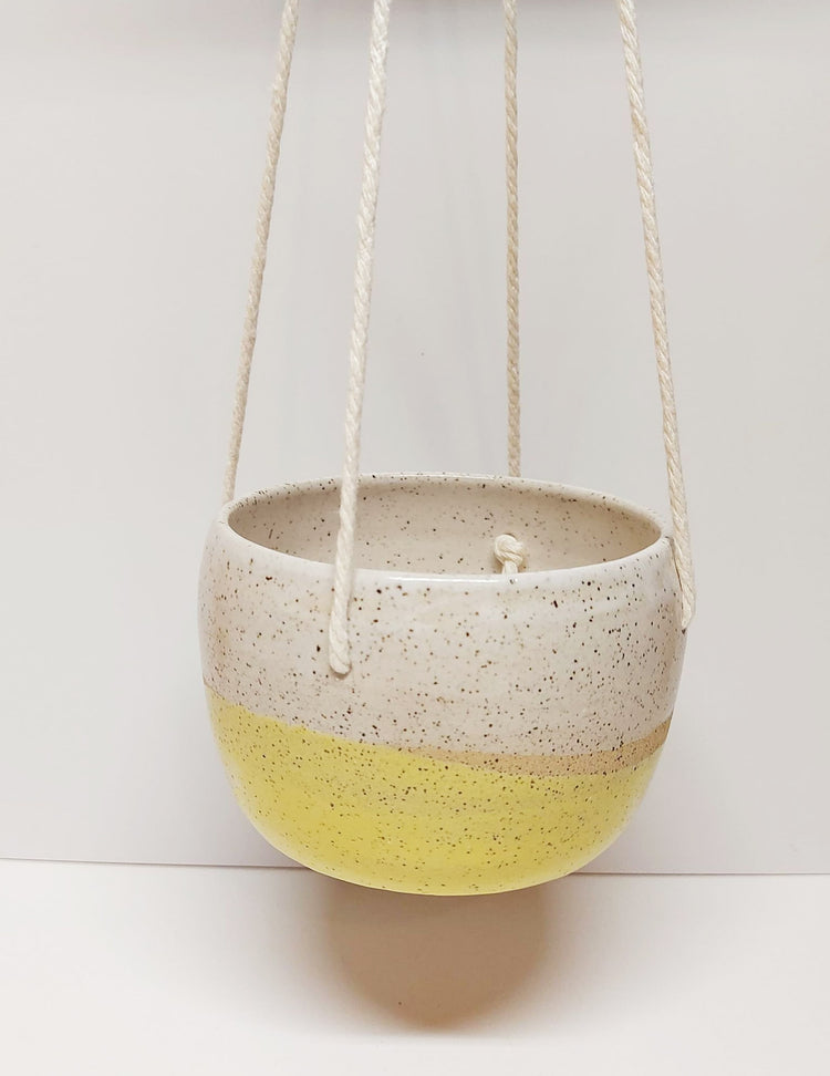 Petite jardinière en céramique pour vos plantes - Jaune. Vendue chez Tah-dah !