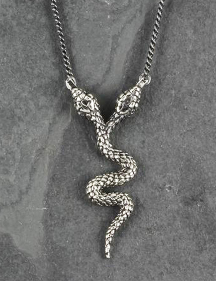 Collier serpent jumeau argenté, entièrement travaillé à la main par Lost Apostle! Vendu chez Tah-dah !