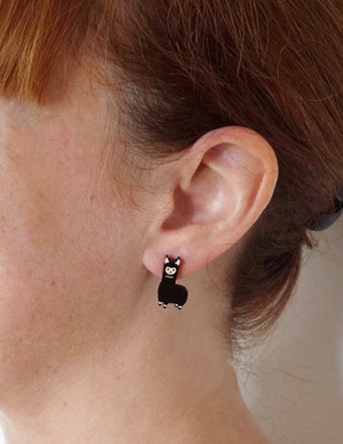 Boucles d'oreilles lama noir. Vendues chez Tah-dah !