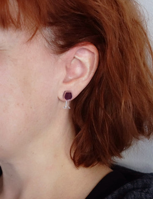 Boucles d'oreilles vin rouge. Vendues chez Tah-dah !