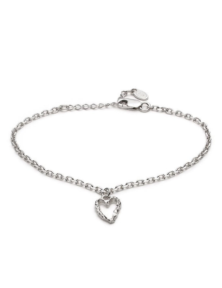 Bracelet en argent simple et élégant. Cœur texturé. Vendu chez Tah-dah !