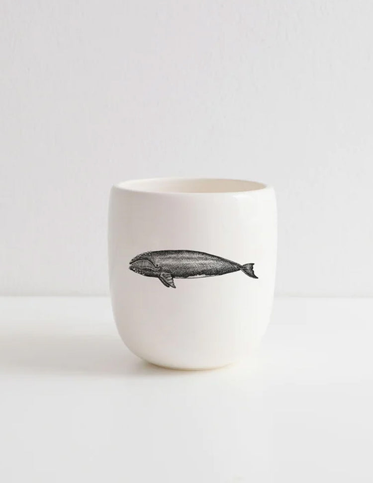 Gobelet en porcelaine - la Baleine Noire. Vendu chez Tah-dah !