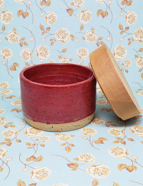 Pot à trésors en céramique rouge. Vendu chez Tah-dah !