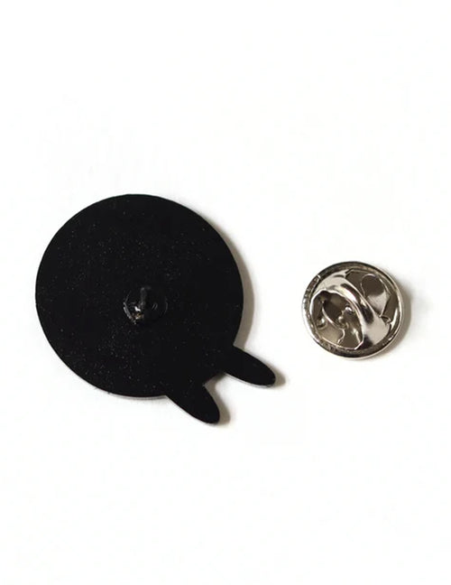 Épinglette en émail qui plaira au premier coup d'œil ! Chatstronaute. Vendue chez Tah-dah!