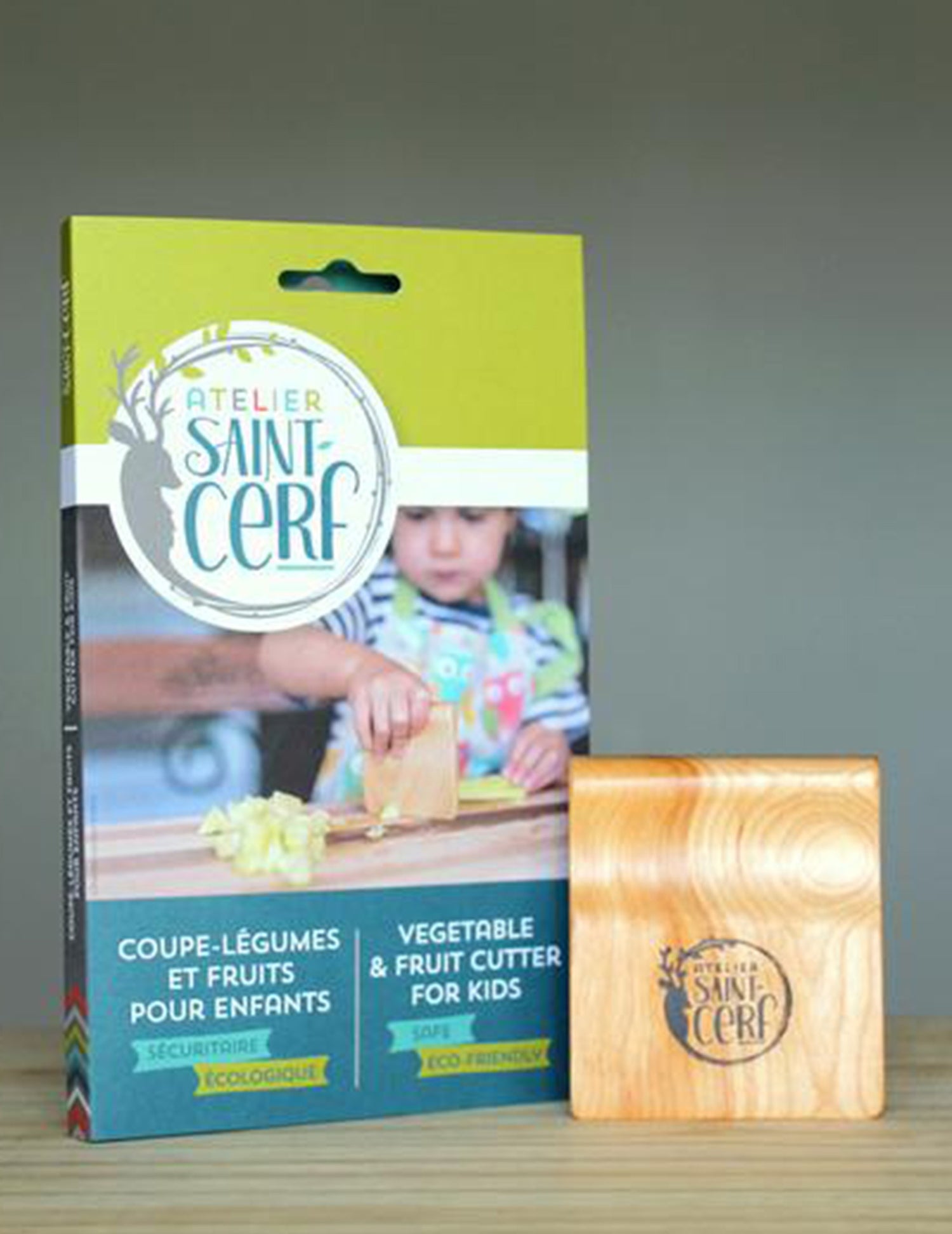 Coupe-Légumes et Fruits en bois pour enfant. Vendu chez Tah-dah ! 