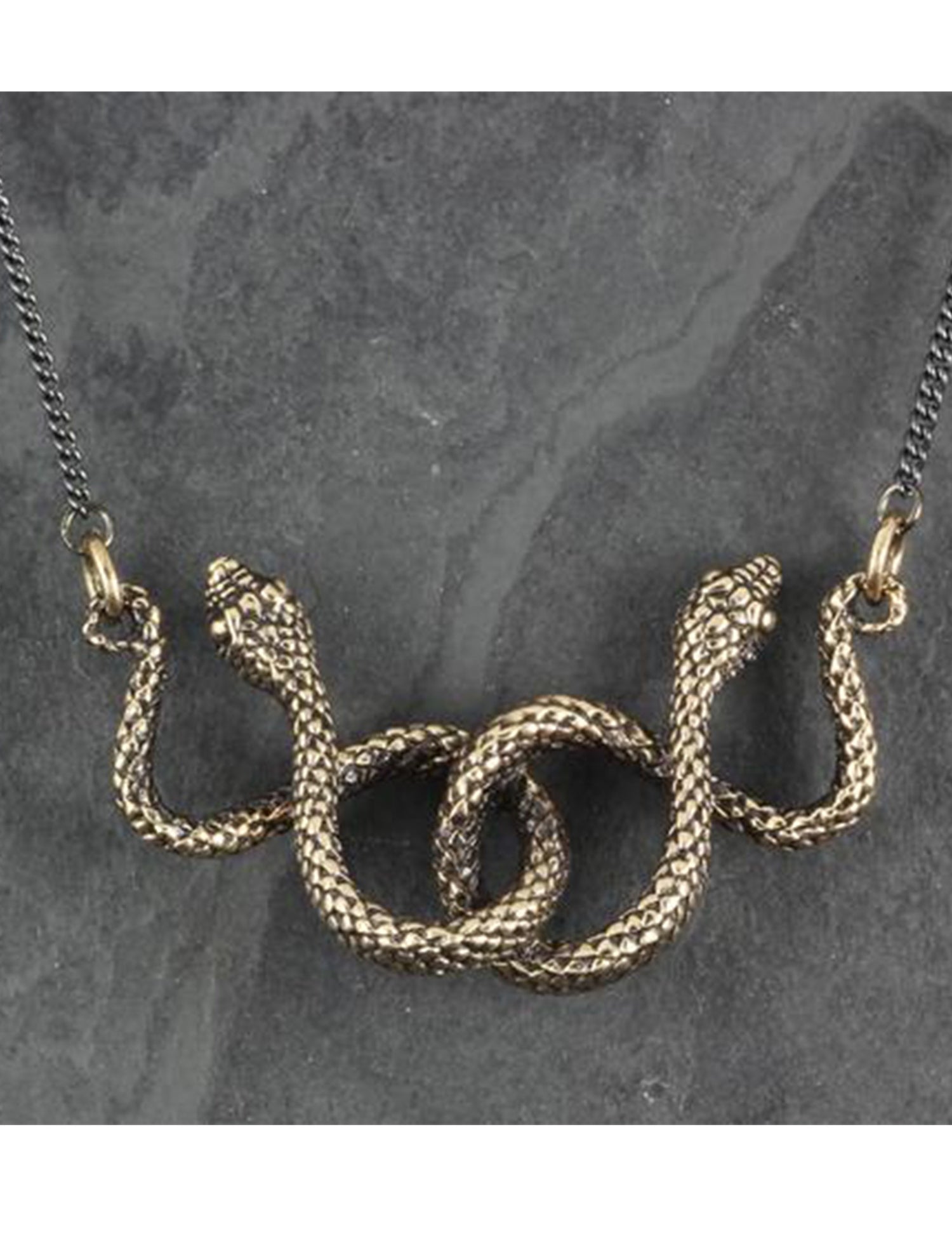 Collier Médusa en bronze, entièrement travaillé à la main par Lost Apostle! Vendu chez Tah-dah ! 