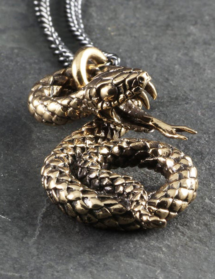Collier serpent enroulé en bronze, entièrement travaillé à la main par Lost Apostle! Vendu chez Tah-dah !