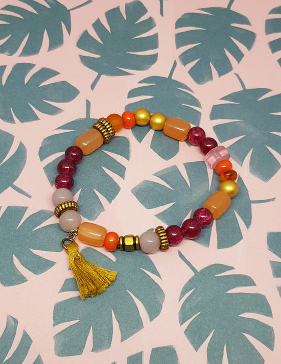 Bracelet bille en plastique mauve et orange. Vendu chez Tah-dah ! 