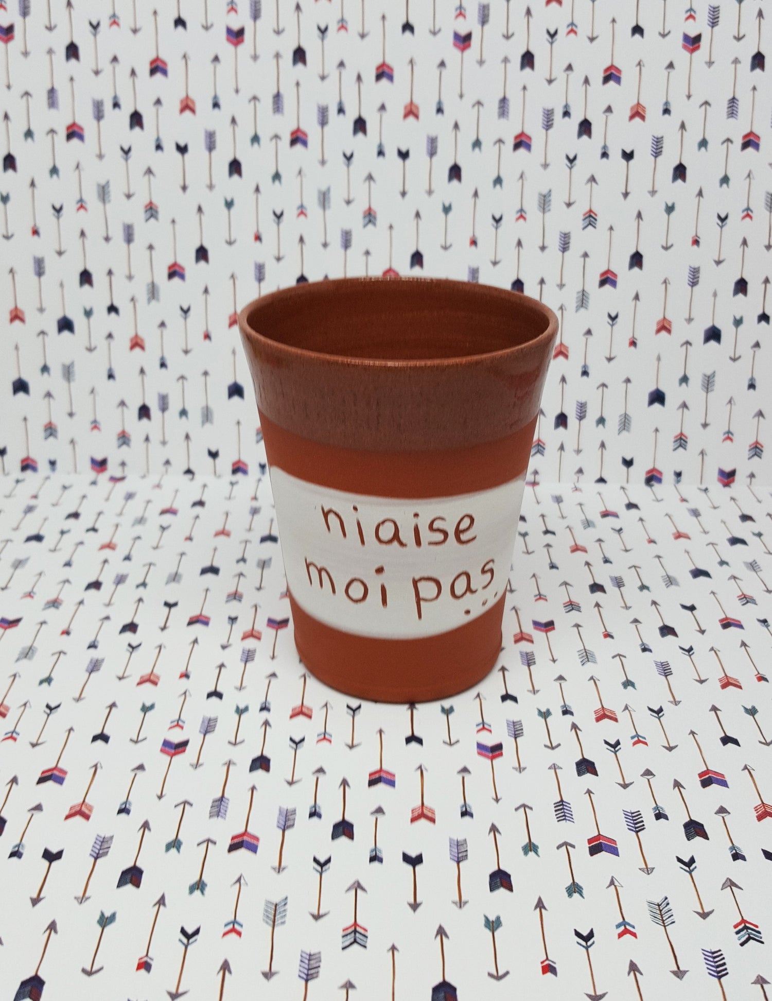Gobelet en céramique - Niaise moi pas. Vendu chez Tah-dah ! 