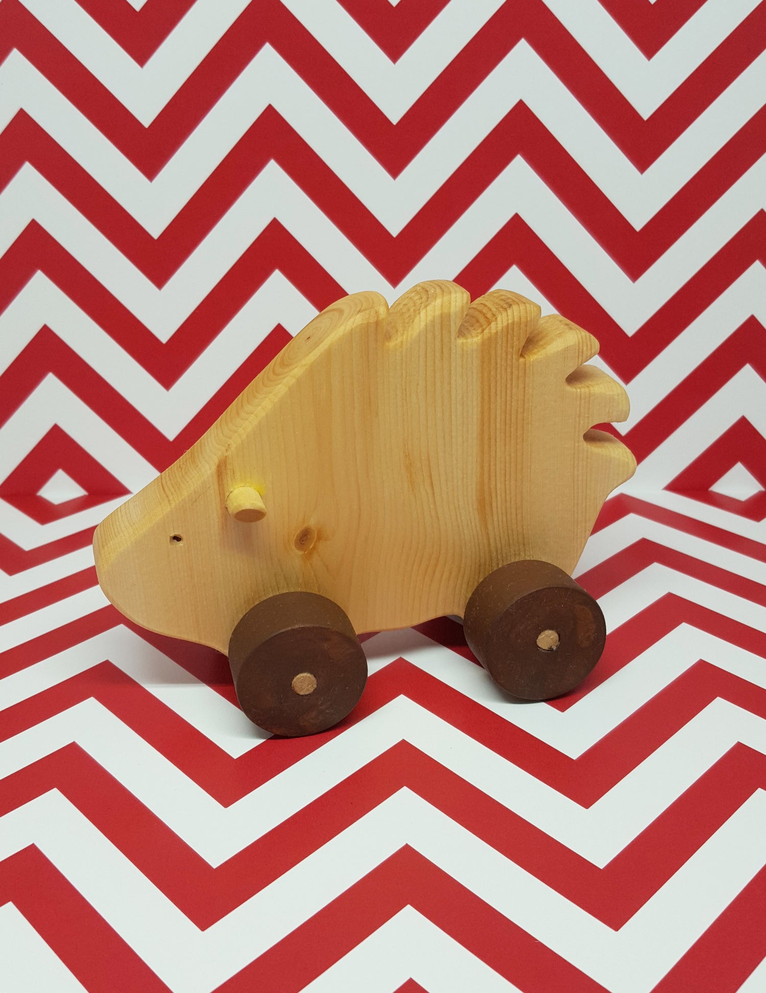 Jouet en bois hérisson pour enfants. Vendu chez Tah-dah ! 
