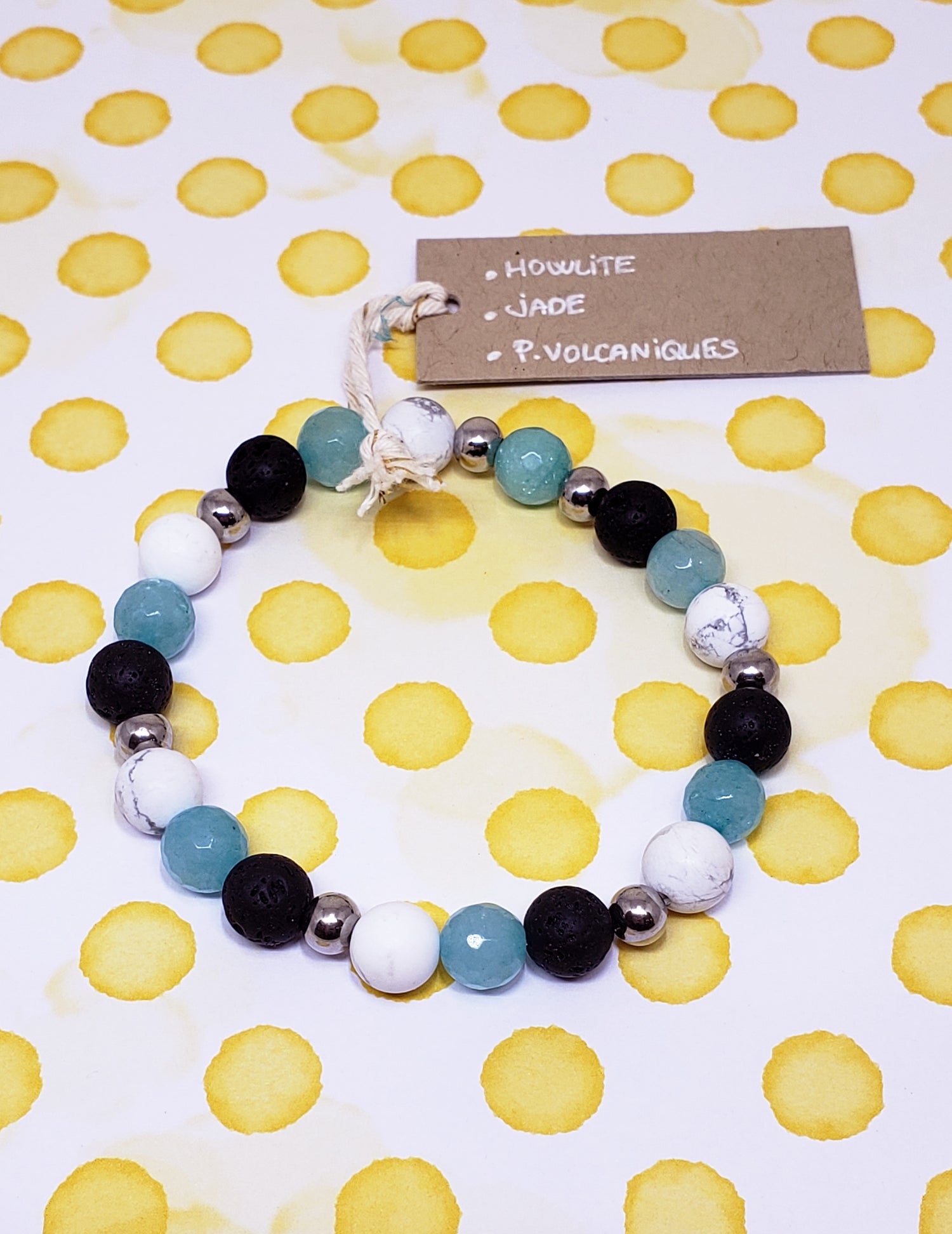 Bracelet pierres semi-précieuses. Vendu chez Tah-dah ! 