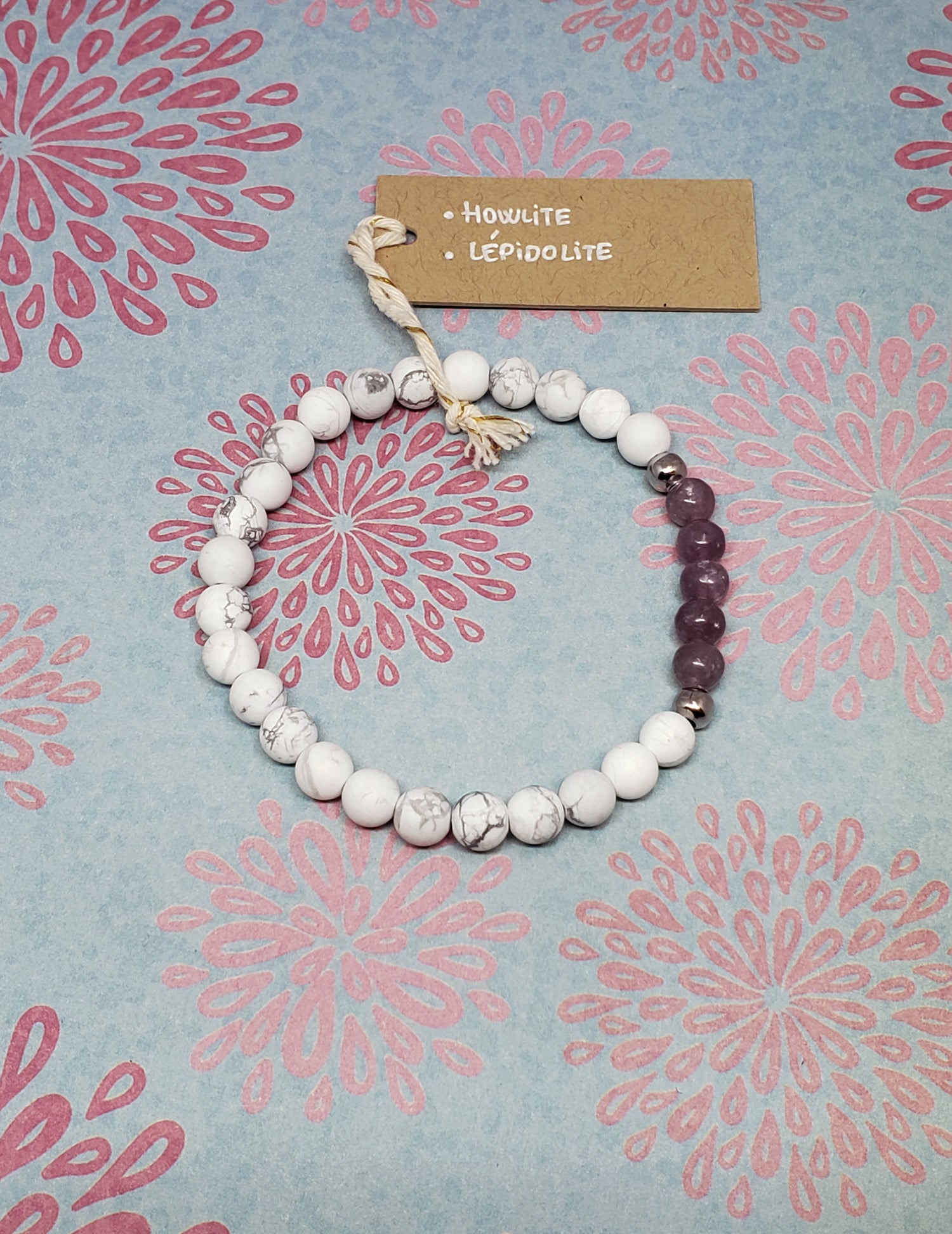 Bracelet petites pierres semi-précieuses. Vendu chez Tah-dah !