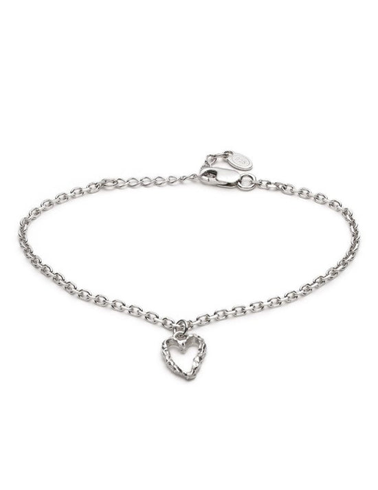 Bracelet en argent simple et élégant. Cœur texturé. Vendu chez Tah-dah ! 