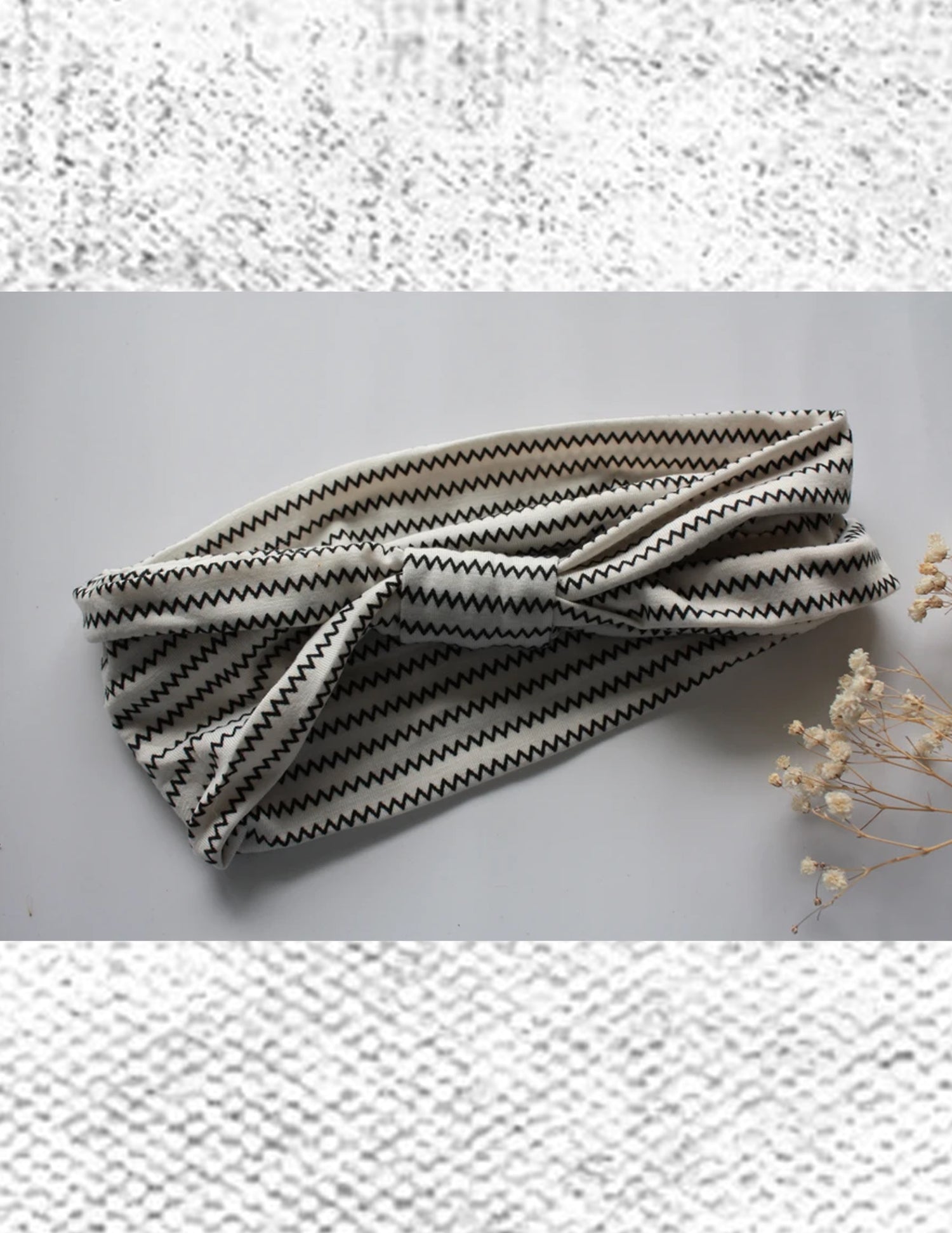 Super bandeau pour toutes les occasions.  Noir et blanc. Vendu chez Tah-dah ! 