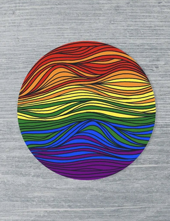 Des aimants et des autocollants pour tous les goûts ! LGBTQ+ friendly . Drapeau gay. Vendus chez Tah-dah !