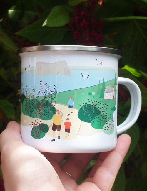 Tasse en émail région du Québec : Le rocher percé. Vendue chez Tah-dah !