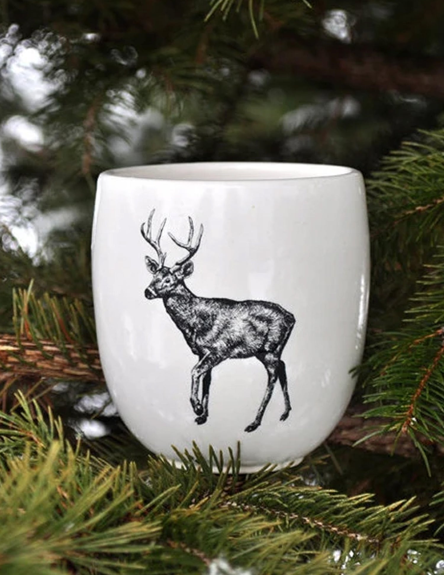 Gobelet en porcelaine chevreuil. Vendu chez Tah-dah  !