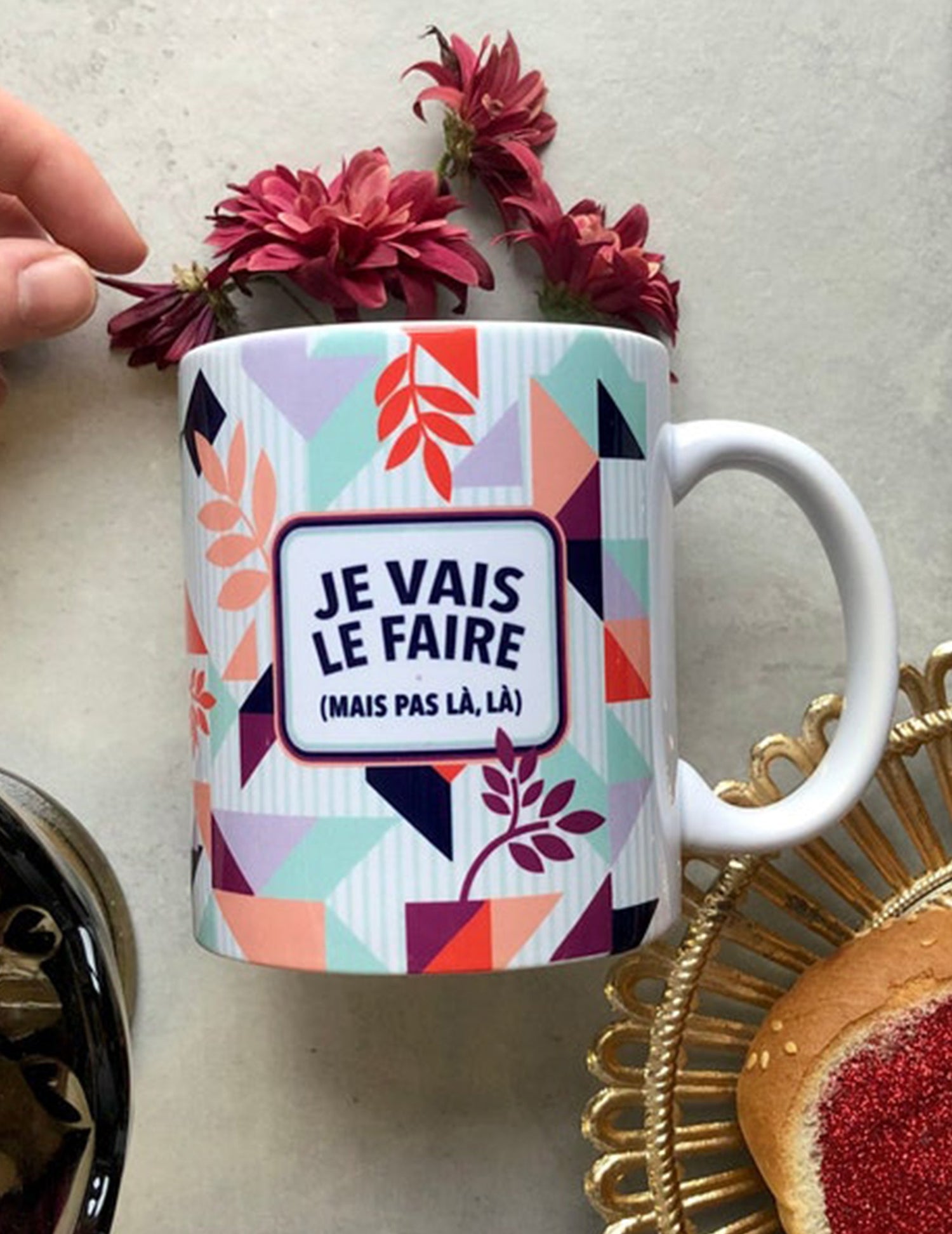 Tasse en céramique - Je vais le faire mais pas là là. Vendue chez Tah-dah ! 