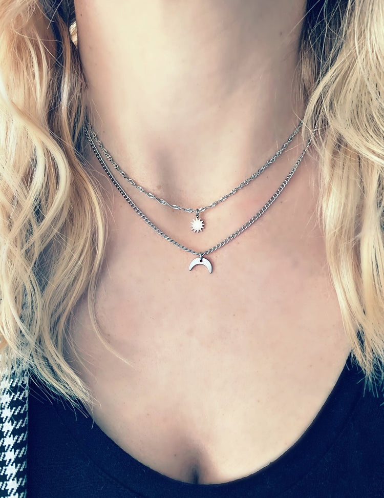 Collier - Éclipse en acier inoxydable. Vendu chez Tah-dah ! 