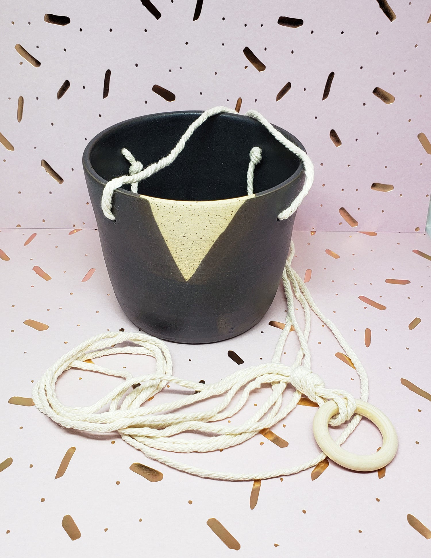 Jardinière en céramique pour vos plantes - Noire. Vendue chez Tah-dah !