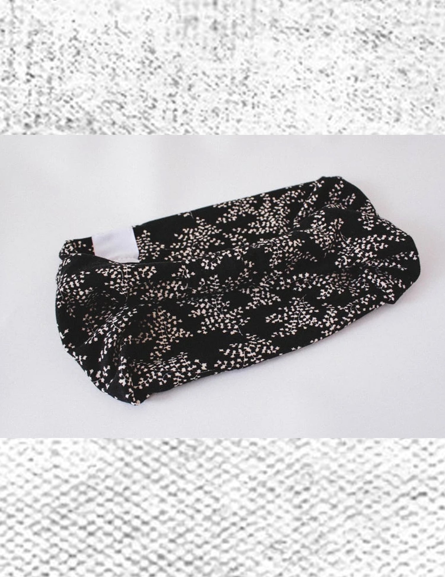 Super bandeau pour toutes les occasions.  Petite fleurs blanches. Vendu chez Tah-dah ! 