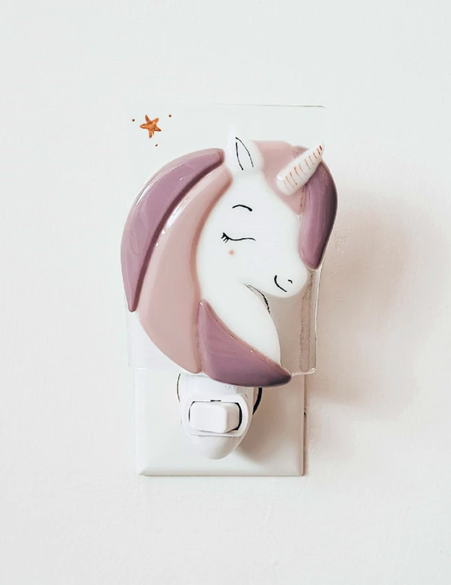 Veilleuse en verre licorne pour enfants. Vendue chez Tah-dah !
