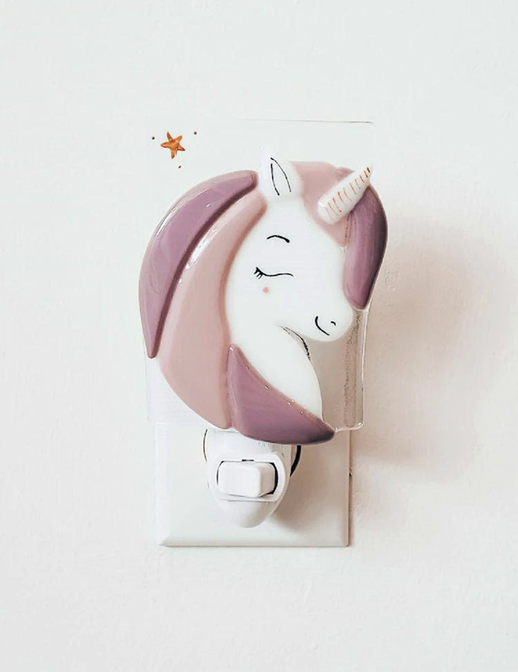 Veilleuse en verre licorne pour enfants. Vendue chez Tah-dah !